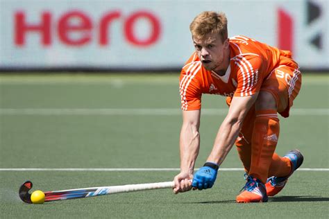 mink van der weerden and the adidas z24 hockey stick|A detailed look at Mink van der Weerden’s drag flicking technique.